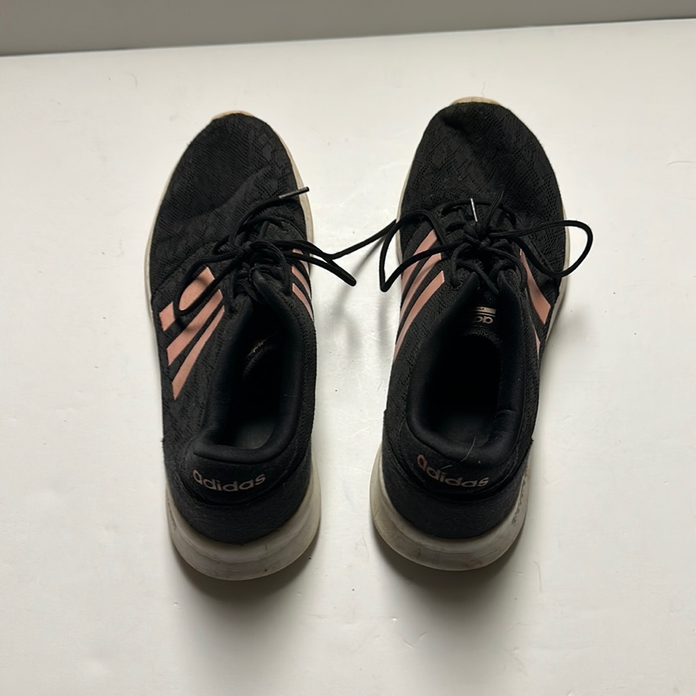 Women’s Adidas cloud foam size 11 tennis shoes